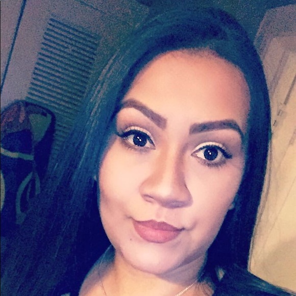 Meet your Posher, Ines - Picture 1 of 1